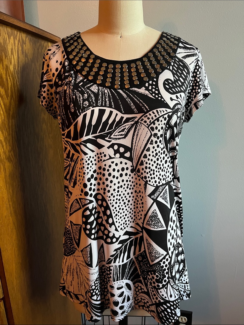Black & White Scoop-Neck Studded Patterned Tunic